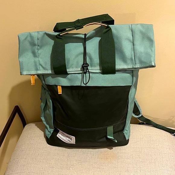 Doterra Handbags - NWOT DOTERRA Backpack / Satchel
in Sage & Forest, Plum Interior